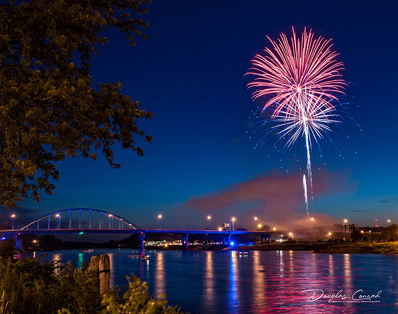 Rivercade Fireworks